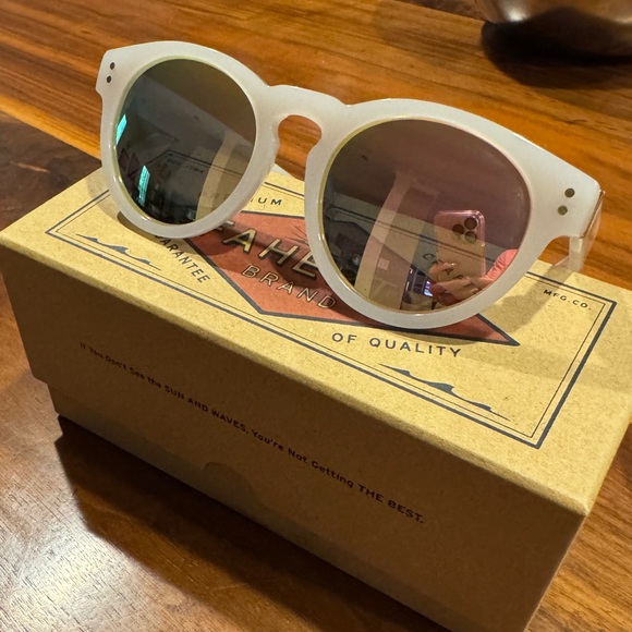 Faherty Stinson Sunglasses - pink mirror lenses with nude frames - Picture 1 of 8